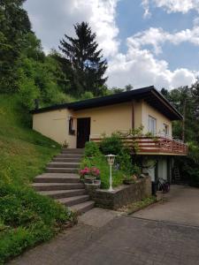 Maison de vacances Ferienhaus Chalet Cottage Ourtalblick 2km von Vianden-Lux Ourtalstraße 71 54675 Roth -1