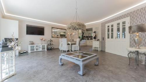 Ferienhaus Cottbus, Garage, große Sonnenterrasse, Kamin, 4 Zimmer, Ankleidezimmer