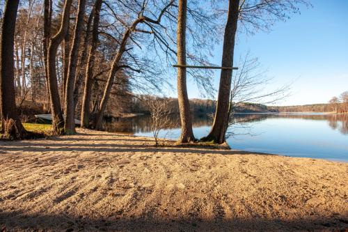 Ferienhaus direkt am See - Kamin, Klima, Sauna und Boot