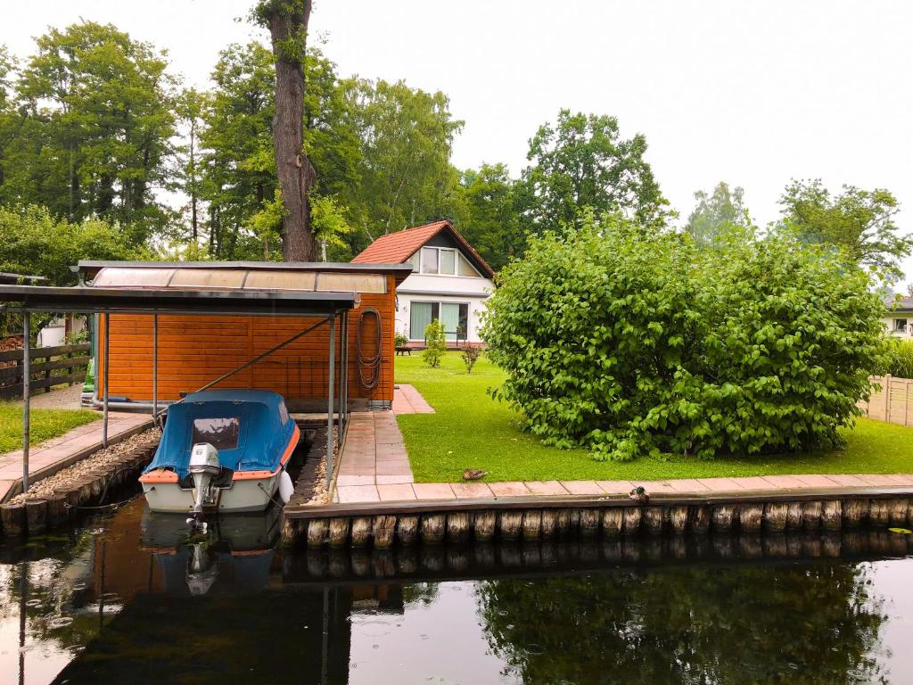 Ferienhaus direkt an der Spree mit Sauna und Whirlpool 3 Paul-Rahn-Weg, 12589 Berlin