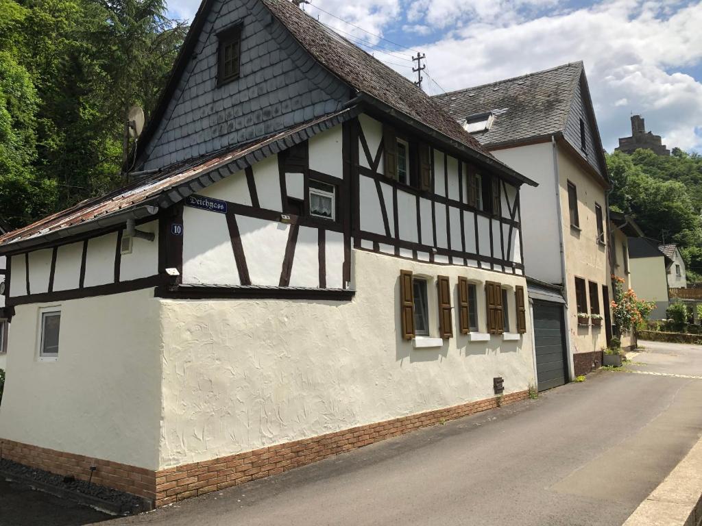 Ferienhaus Ehrbachklamm Ehrenburgertal 10, 56332 Brodenbach