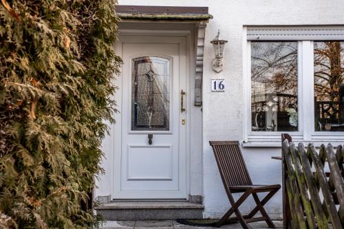 Ferienhaus Frieda - mit Balkon, Garten und Terrasse