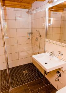 Ferienhaus Hexenschlummer - Schlafzimmer und romantischer Schlafboden