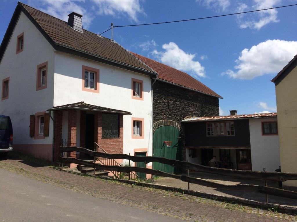 Ferienhaus-Ilstad Schalkenmehrener Straße 4, 54552 Udler