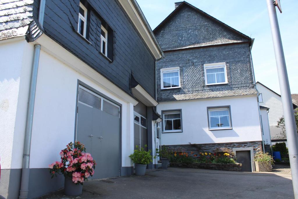 Ferienhaus Laydeckersch Leidenecker Weg 8, 56869 Mastershausen