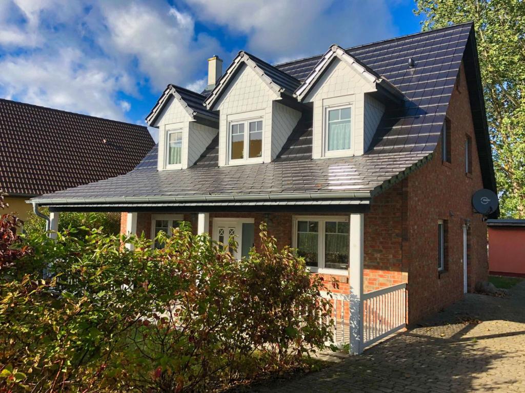 Maison de vacances Ferienhaus Lobbe Haus überdachte Terrasse, Kamin Göhrener Weg 11a 18586 Lobbe