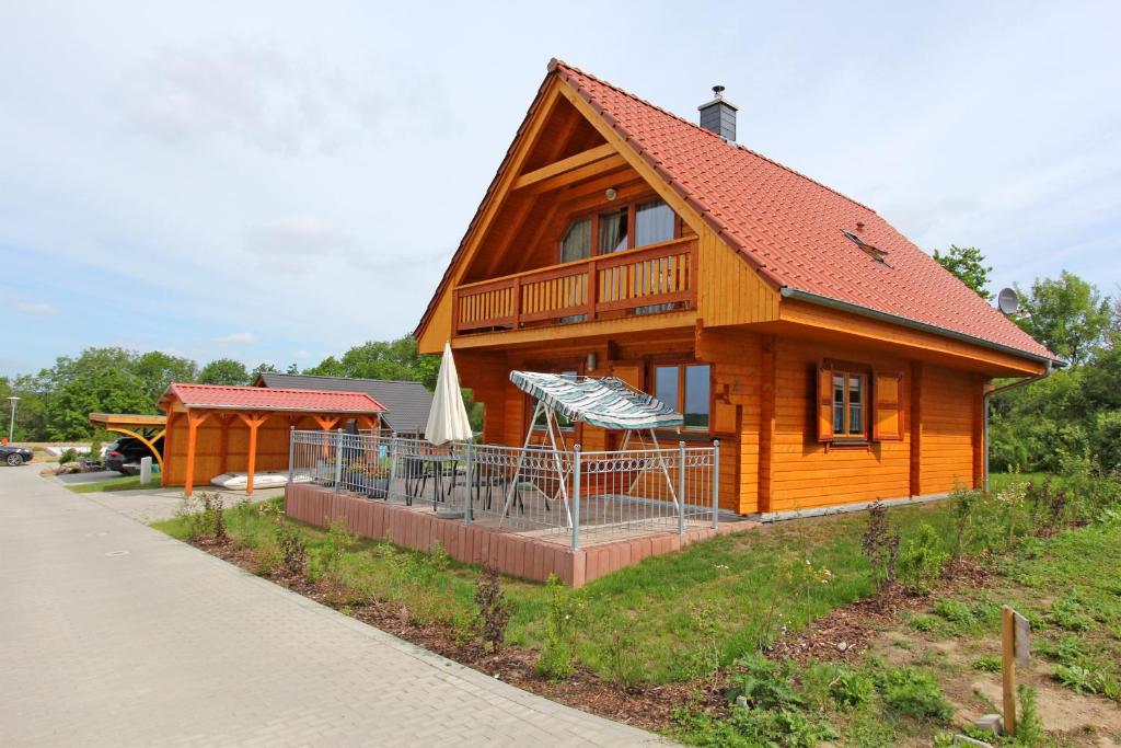 Maison de vacances Ferienhaus mit 3 Schlafraeumen Tollenseheim SEE 9911 Am Ziegeler Berg 2 17094 Krickow