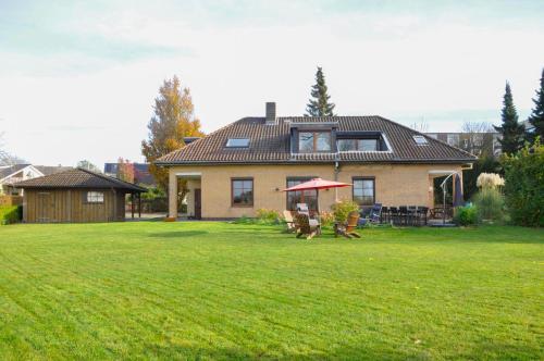 Ferienhaus mit 5 Schlafzimmern und Meerblick, 220 qm