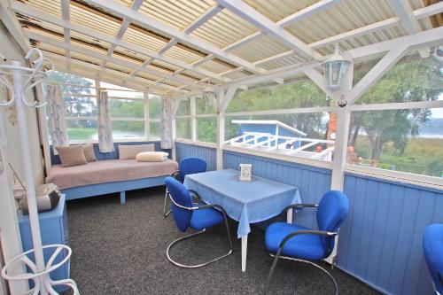 Ferienhaus mit Ruderboot Kummerow SCHW 982