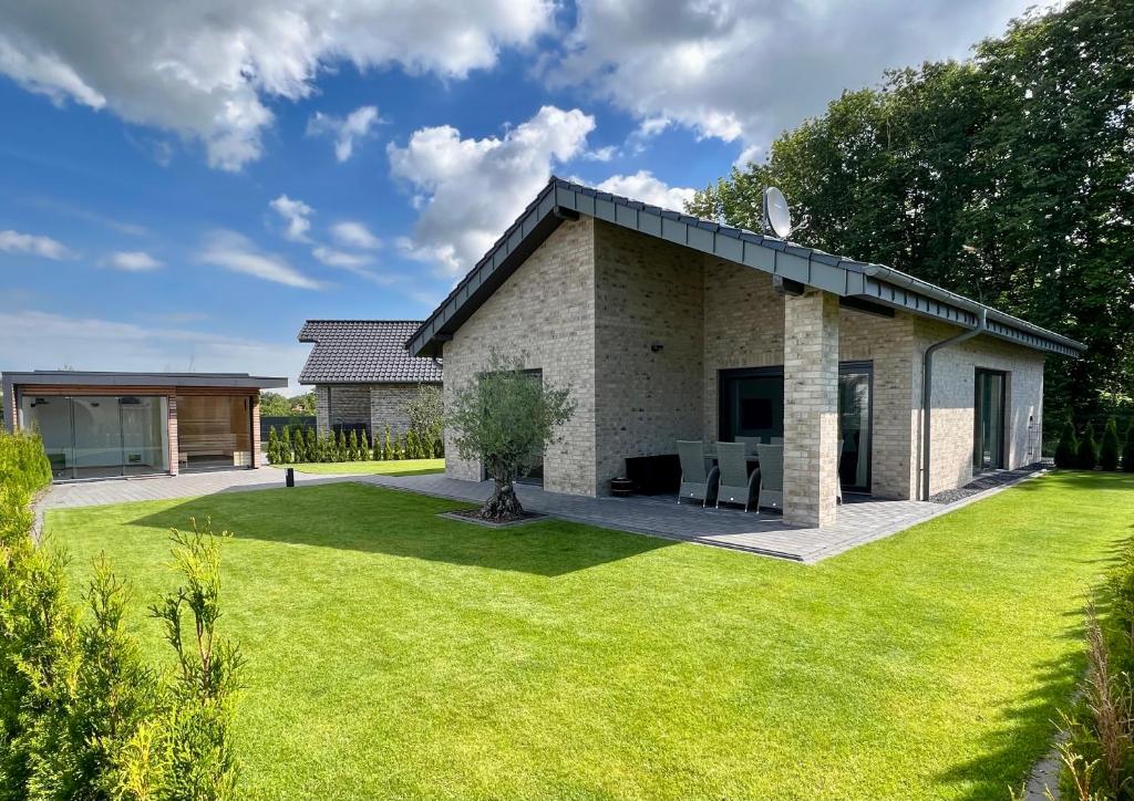 Ferienhaus mit Sauna am Harkebrügger See in der Nähe von Oldenburg Am Fuhrenkamp 23, 26676 Barßel