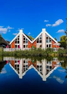 Ferienhaus mit Wasserterrasse - mit Sauna und Kamin