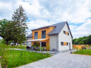 Ferienhaus mit Whirlpool und SUP am Plauer See