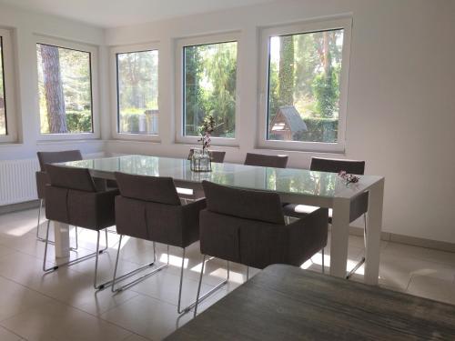 FERIENHAUS POTSDAM BERLIN GÄSTEHAUS MONTEURZIMMER SEENÄHE