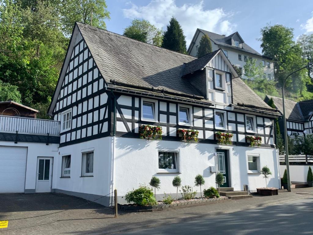 Maison de vacances Ferienhaus Sauerland-Träume Galgenstraße 3 57392 Schmallenberg