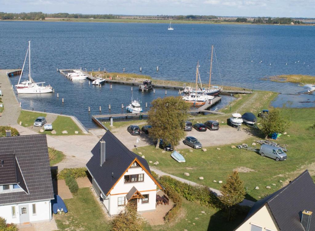 Ferienhaus Seeschwalbe Am Breetzer Bodden 2a, 18569 Vieregge