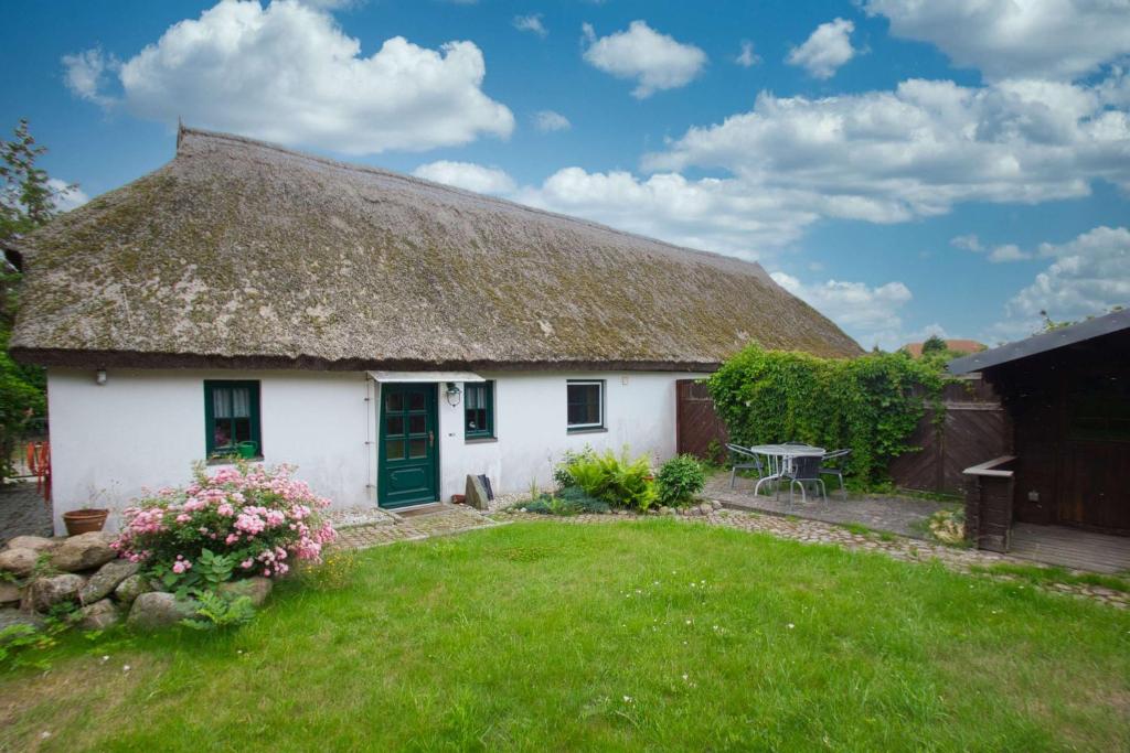 Maison de vacances Ferienhaus Storchennest - Doppelhaus mit Terrasse und Garten Karl-Schumacher-Straße 12 18556 Wiek auf Rügen