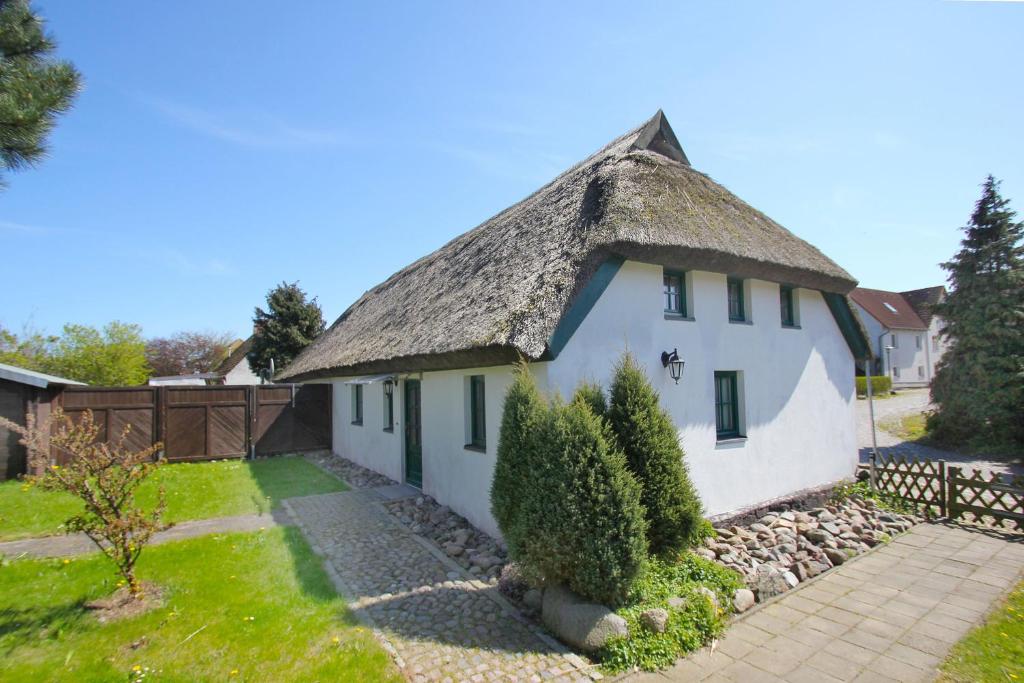 Maison de vacances Ferienhaus Storchennest Haus Terrasse, Garten Karl-Schumacher-Straße 12 18556 Wiek auf Rügen