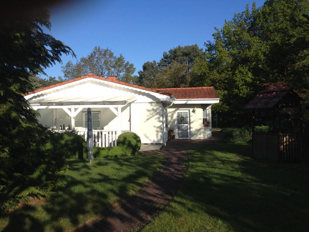 Maison de vacances Ferienhaus \ Tiergartenstraße 11 Haus 1-2 17255 Wesenberg