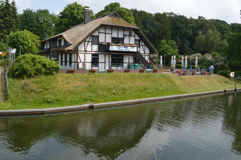 Maison de vacances Ferienhaus Urlaub mit Hund am Plau Zur Lenzer Höh 6, (Haus 13) 17213 Lenz