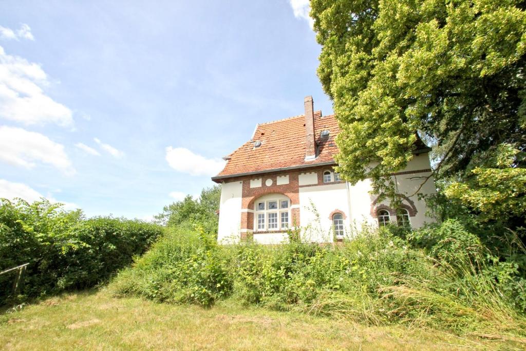 Maison de vacances Ferienhaus Villa Hermine Haus Terrasse, Garten, Meerblick Bahnhofstr. 26 18573 Altefähr