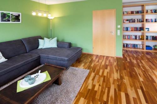 Ferienhaus-Waterkant-bis-6-Personen-mit-Garten