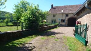 Maison de vacances Ferme De La Grange Du Bas 155,LES MAIRES D'AVAUX 70280 Saint-Bresson Franche-Comté