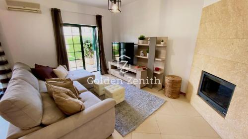 Ferreiras Summer House by Golden Zenith