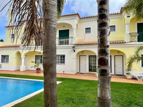 Find Me Inn Ferreiras Villa