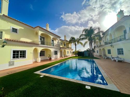 Find Me Inn Ferreiras Villa