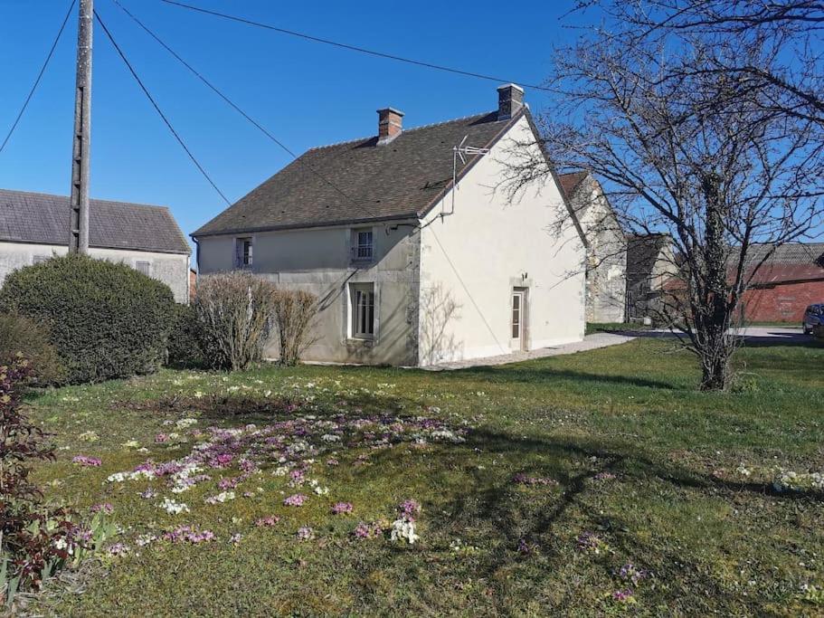 Maison de vacances fleurs du deffand 10 personnes 1 Rue des Fleurs 89520 Le Deffand
