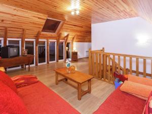 Former farmhouse fully renovated with garden near the Auvergne volcanoes