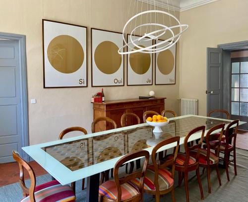 'French Country House in Town' with private garden, pool and cinema room