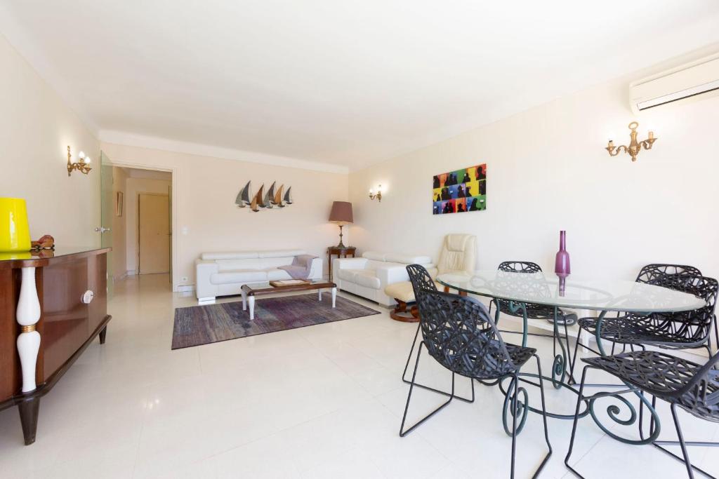Fully equipped appartment 105 m2 clear view on the sea and californie hills 42 Boulevard Montfleury, 06400 Cannes