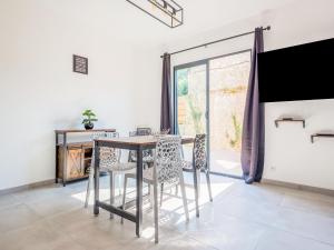 Fully renovated house only few minutes walk away from Ohama Beach