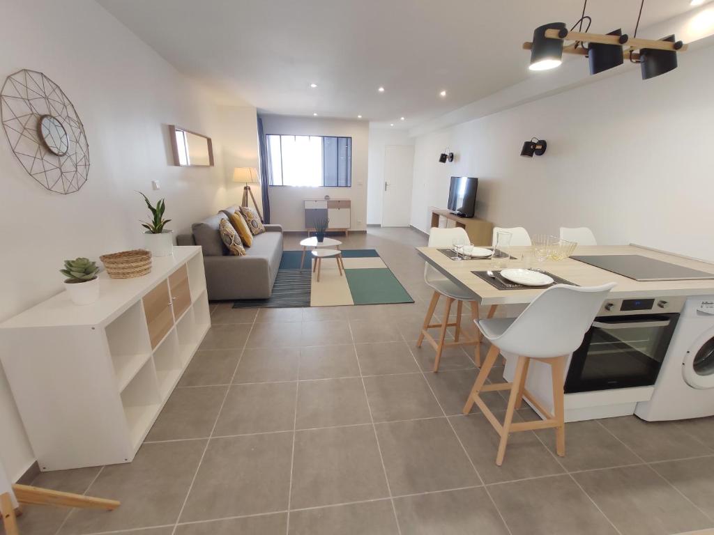 Furadouro Surf Camp (House)