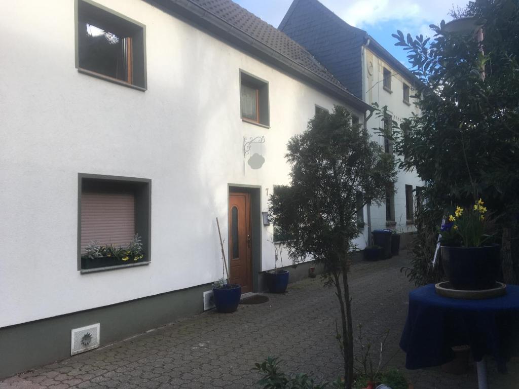 Gästehaus Chateau d‘Orsay St. Nikolaus Straße 7, 47495 Rheinberg