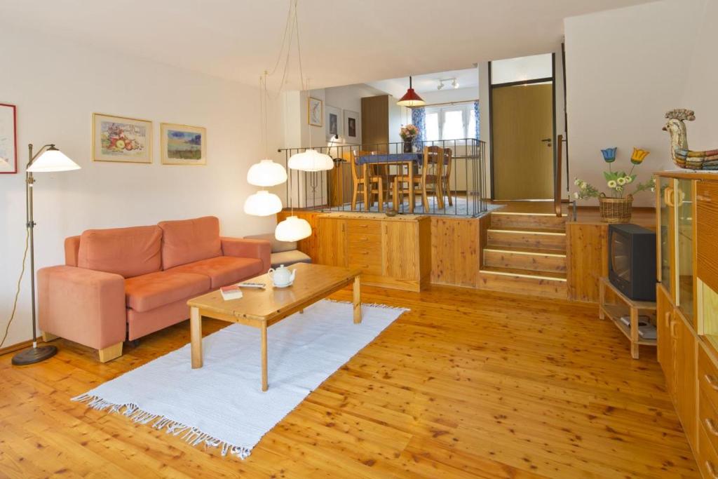 Maison de vacances Gemutliche 93m2Fewo mit 2 Schlafzimmern und seitlichem Seeblick vom Balkon Bringhäuser Str. 6 34513 Scheid