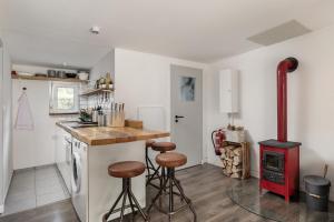Gemütliches Tinyhouse Bungalow mit Kamin & Sauna am See