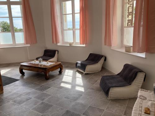 Gîte 2 chambres 5 personnes dans le château de la bouchatte