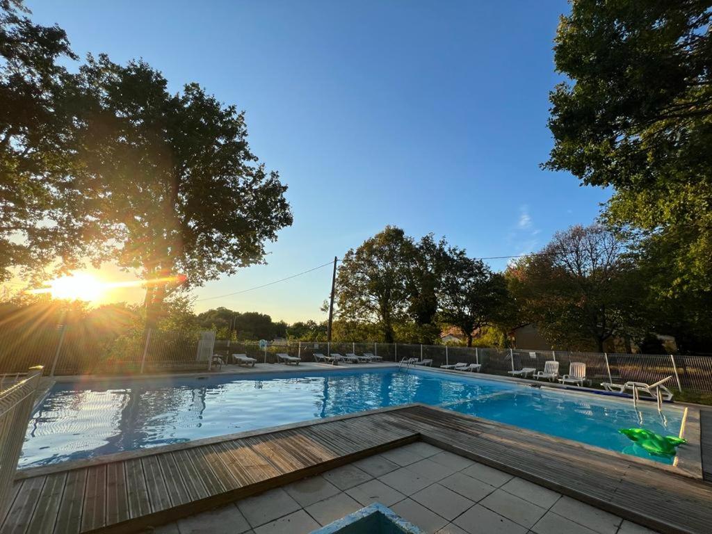 Maison de vacances Gîte 4 personnes avec piscine L'escale de Larcher 853 route du soleil Lieu dit larcher 24250 Saint-Aubin-de-Nabirat