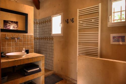 Gîte 4 personnes avec piscine proche du village et des ballades dans le Ventoux