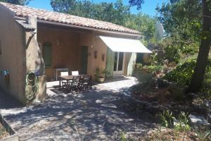 Gîte 6 personnes dans grand domaine provençal