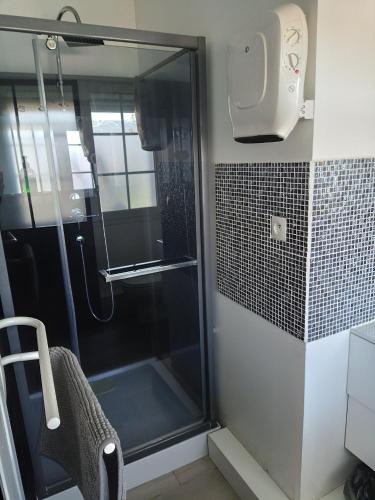 Gite 80 m2 climatisé avec jacuzzi 15 mn de Bordeaux