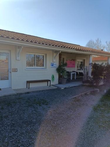 Gite 80 m2 climatisé avec jacuzzi 15 mn de Bordeaux