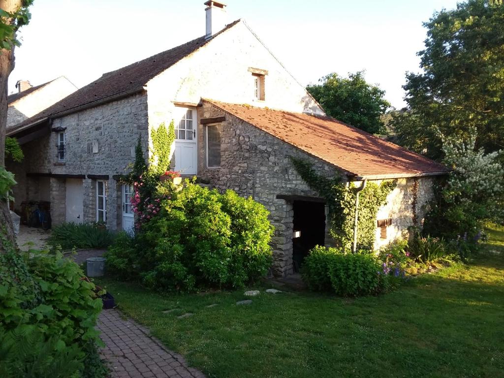 Maison de vacances Gîte - à l'Ombre du Teil 36 Rue de Villiers 91880 Bouville