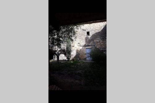 gîte à la ferme chaleureux avec animaux et ruisseau