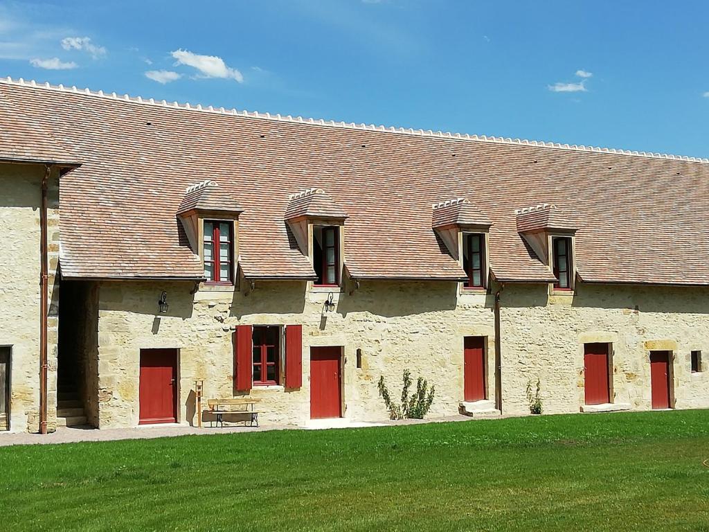 Maison de vacances Gîte Ainay-le-Vieil, 5 pièces, 8 personnes - FR-1-586-15 7 Rue du Château 18200 Ainay-le-Vieil