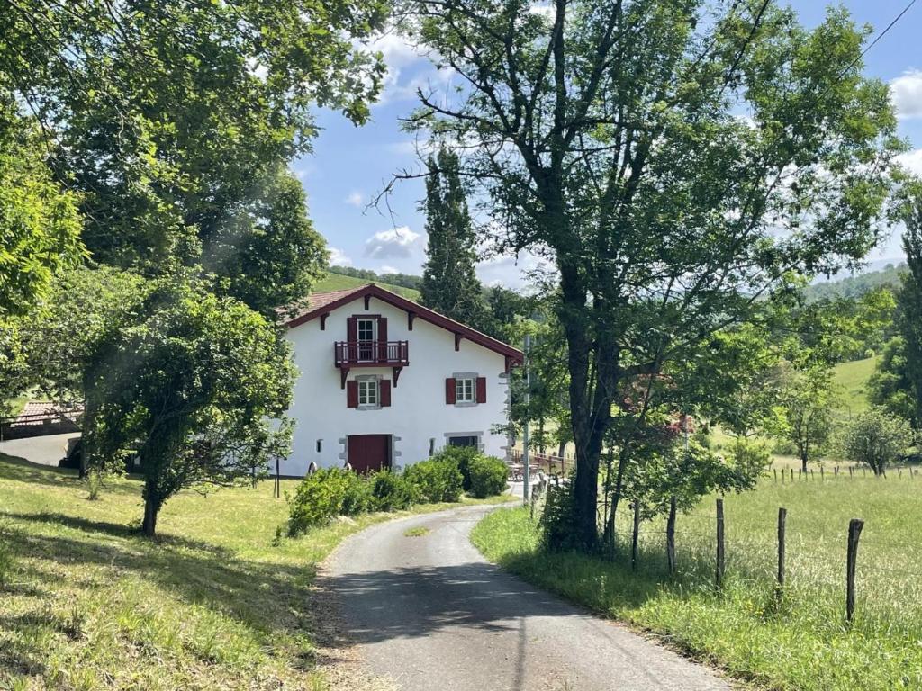 Maison de vacances Gîte Ainhice-Mongelos, 2 pièces, 2 personnes - FR-1-384-824 2733 chemin d'Artikeite 64220 Ainhice-Mongelos