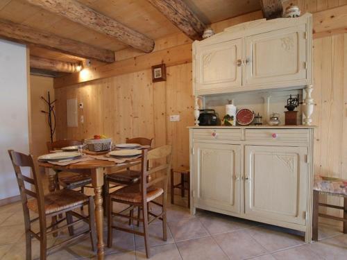 Gîte Allègre, 3 pièces, 5 personnes - FR-1-582-154