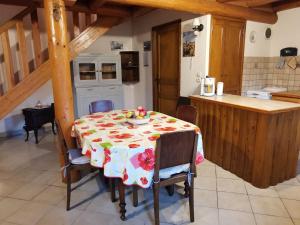 Maison de vacances Gîte Allègre, 4 pièces, 6 personnes - FR-1-582-151 Menteyres 43270 Allègre Auvergne